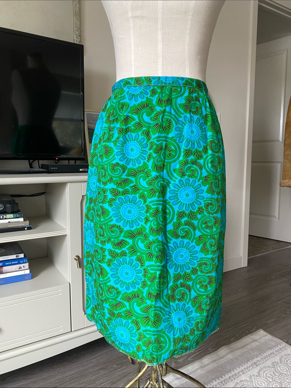 Vintage 1960s Mod Floral Pencil Skirt